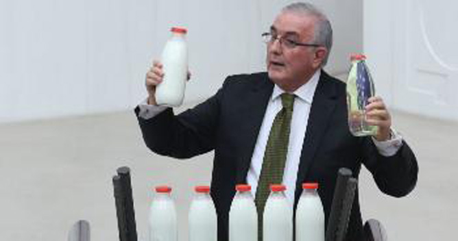 Öğüt, süt ve mazot şişeleriyle mecliste