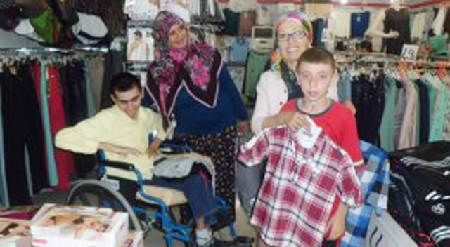 Muhtaç sahiplerine yardım