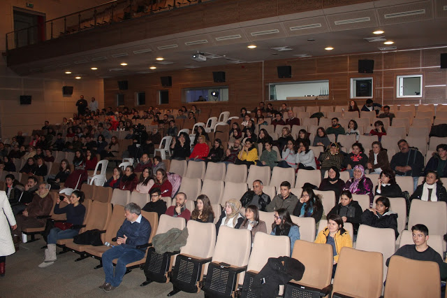Dışarıdaki Patiler için tiyatro etkinliği