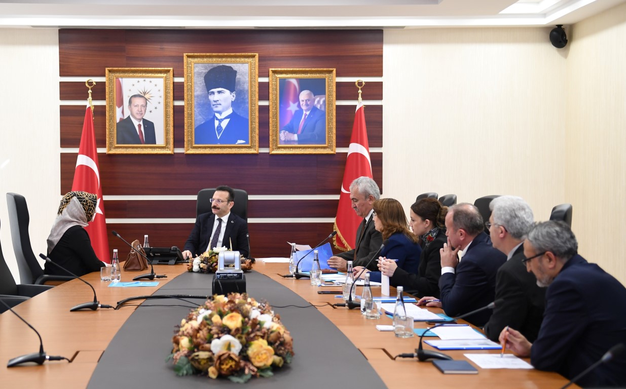 Vali Aksoy’dan en çok iş talebi var