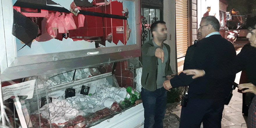 İş yerinin camlarını kırdılar
