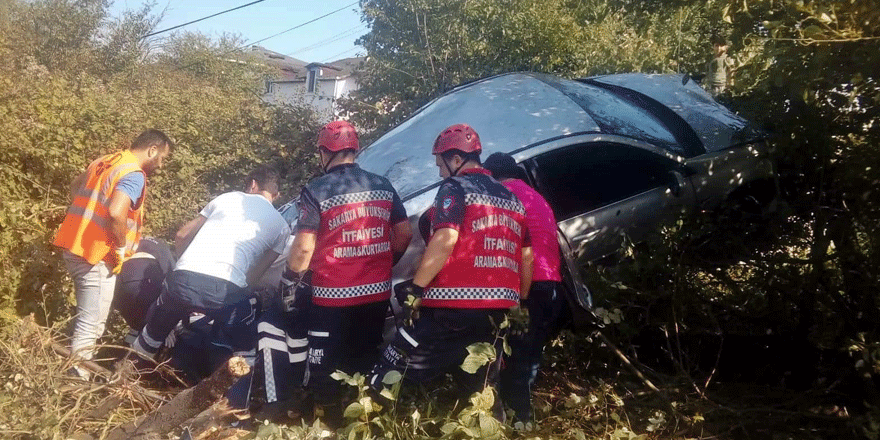 Otomobil, maket polis aracına çarptı: 3 yaralı