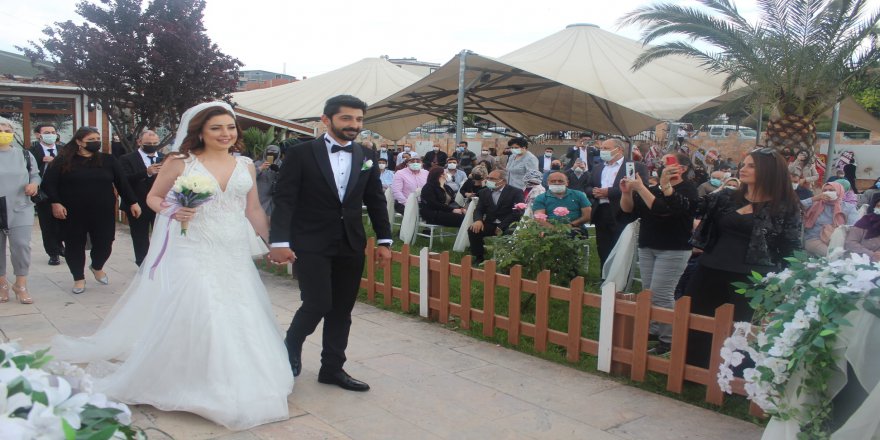 Burcu ile Aydın dünya evine girdi