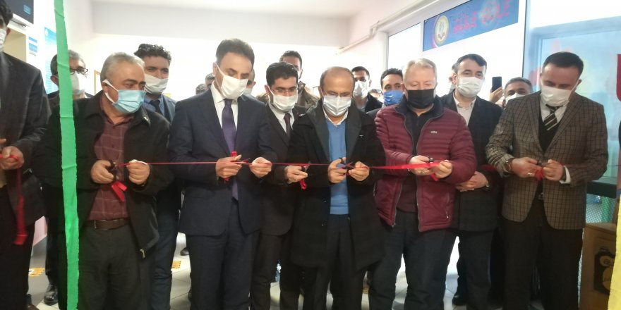 Ortaokul öğrencilerinden resim sergisi