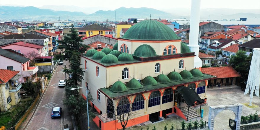42 Evler Camii’nin dış cephesini yeniledi