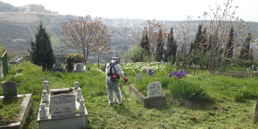 Mezarlıklarda Bayram öncesi temizlik