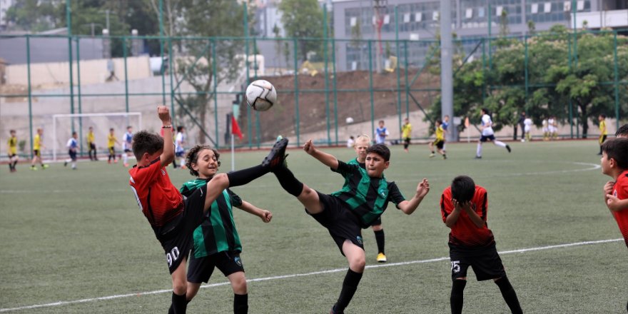 Kamuran Akşar Futbol Turnuvası’nda heyecan sürüyor