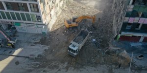 Büyükşehir enkaz çalışmalarına devam ediyor