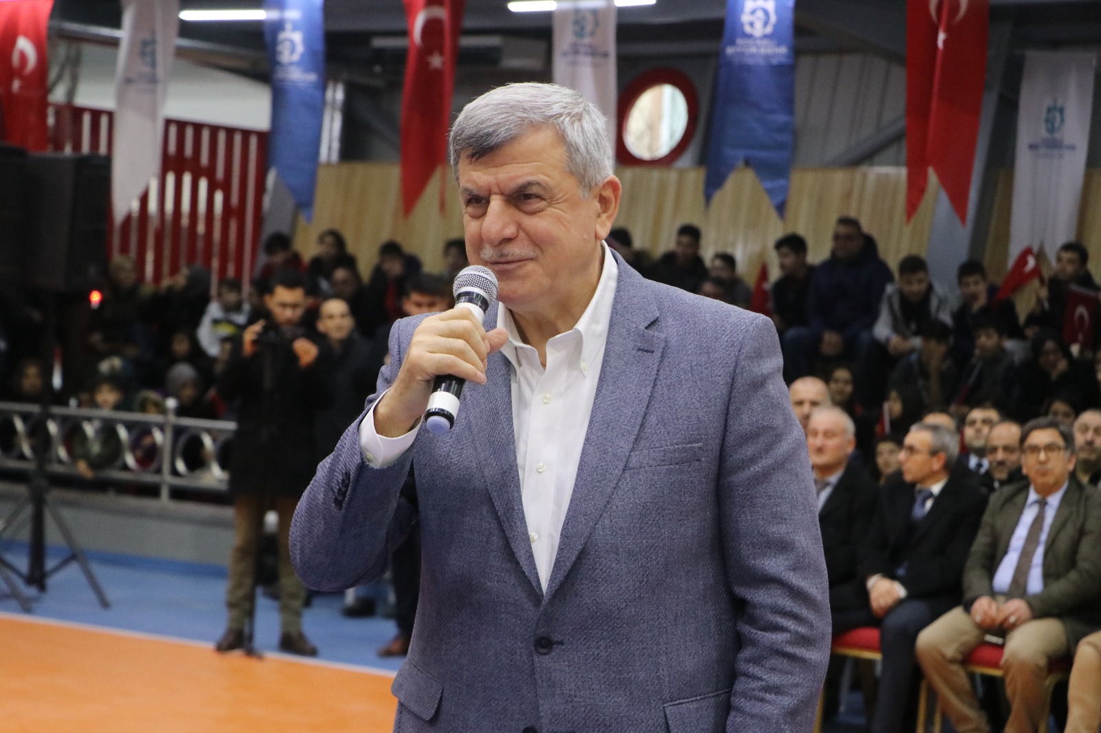 darica-baglarbasi-ortaokulu-cok-amacli-spor-salonu’na-kavustu-(1).jpeg