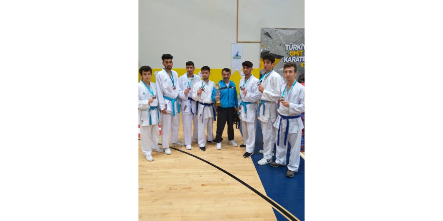 daricali-karatecilerden-cifte-kupa-(2).jpg