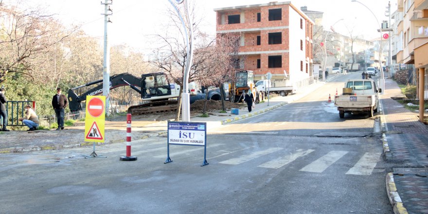 dilovasi-bagdat-caddesinde-altyapi-calismasi-(3).jpg