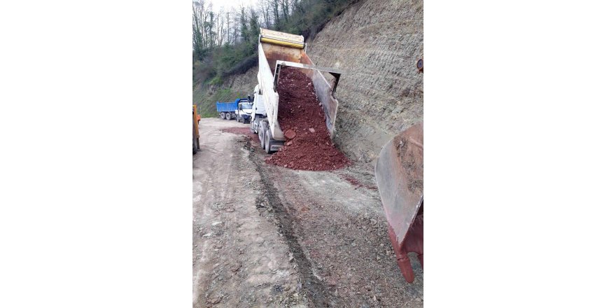 golcukte-koy-yollarinda-calismalar-suruyor-(2).jpg
