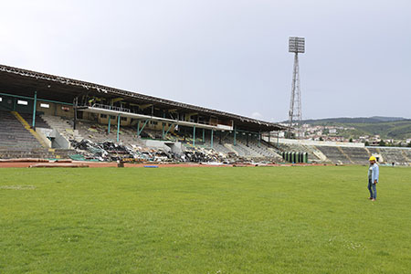 ismetpasa-stadyumunun-yikimina-baslandi_2841_dhaphoto7.jpg
