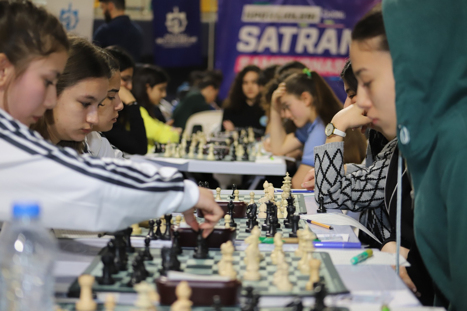 okullar-arasi-satranc-turnuvasi-heyecani-yasaniyor-(10).jpeg