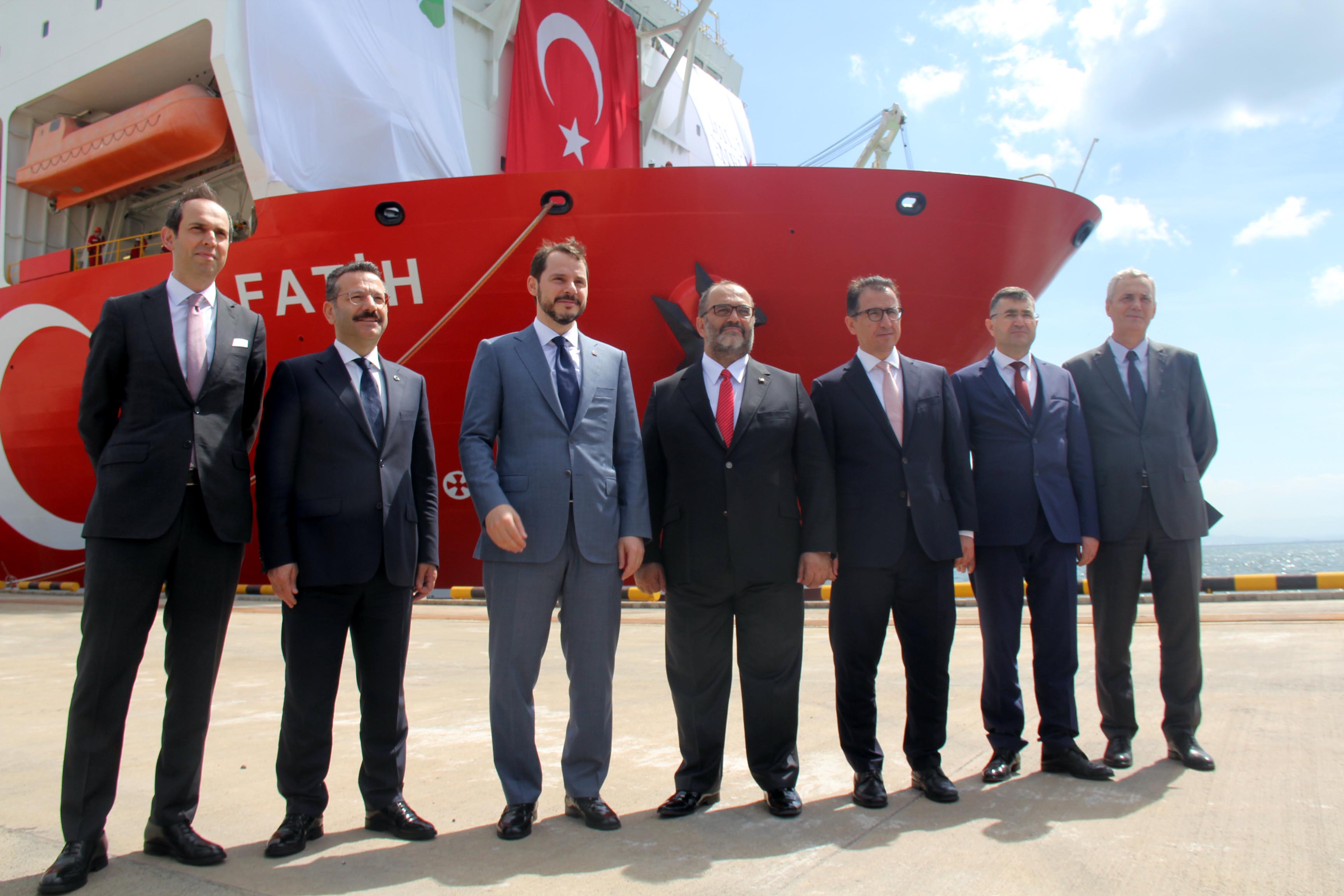 sondaj-gemisi-fatih-akdenize-ugurlandi_5799_dhaphoto2.jpg