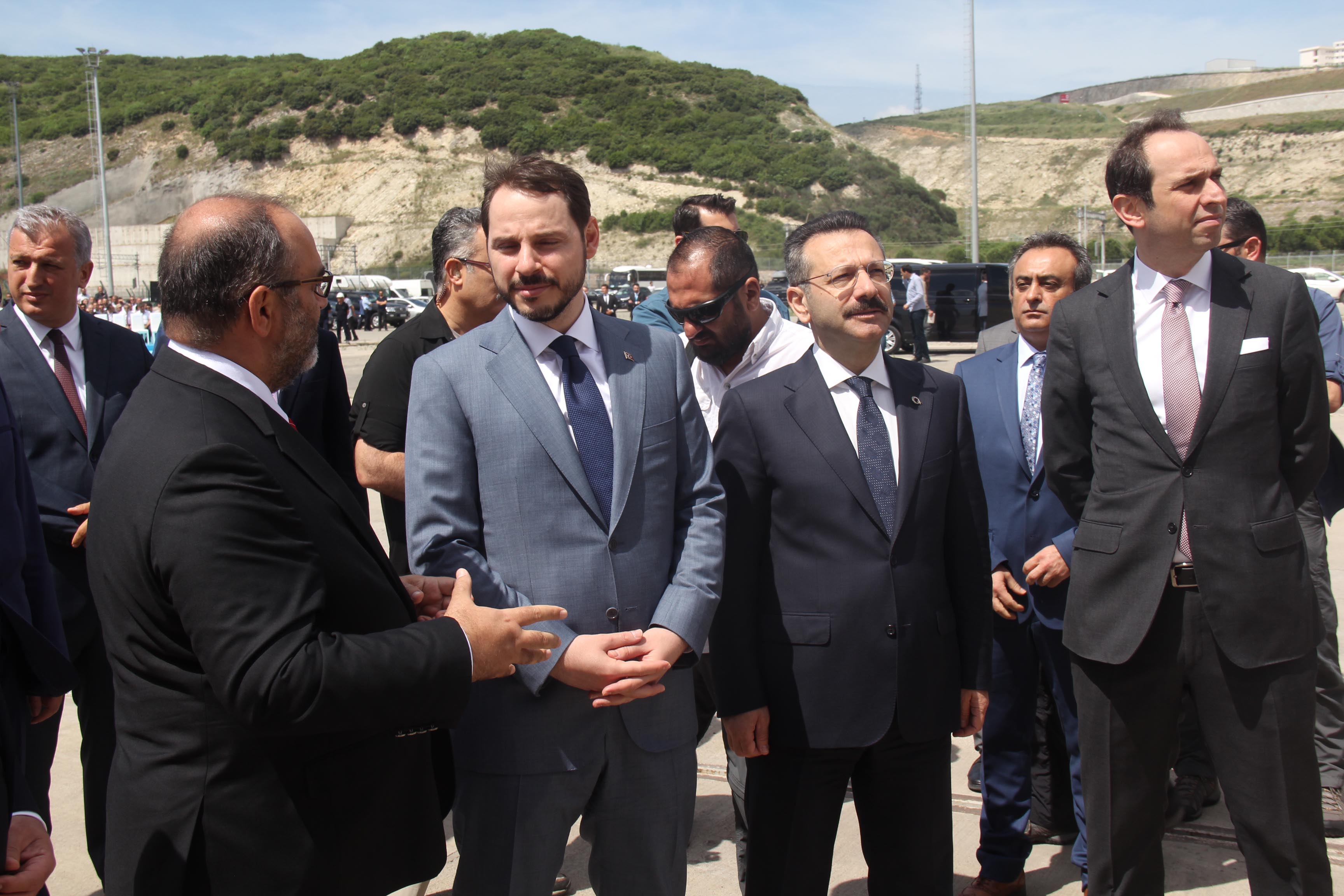 sondaj-gemisi-fatih-akdenize-ugurlandi_5799_dhaphoto3.jpg