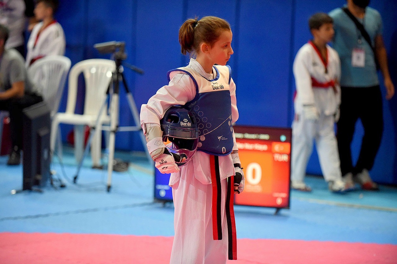 taekwondocu-minikler-turkiye-sampiyonasinda-kursuye-cikti-(3).jpeg